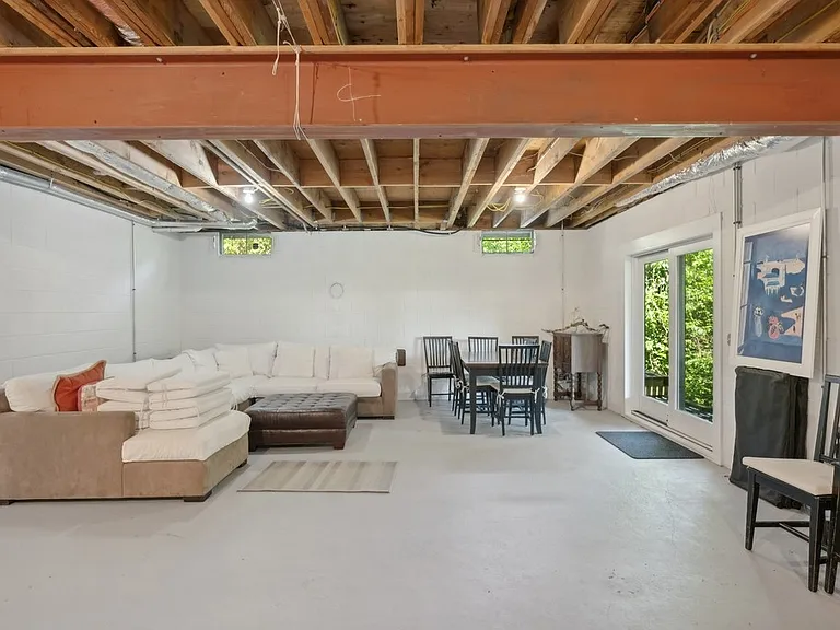 46 Cleveland Dr — Photo 31