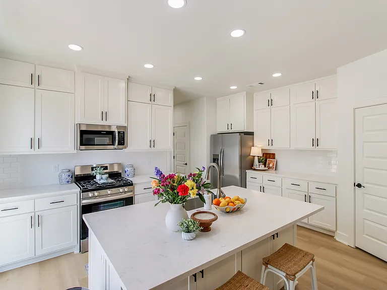 1122 W 10th Ave — Photo 10