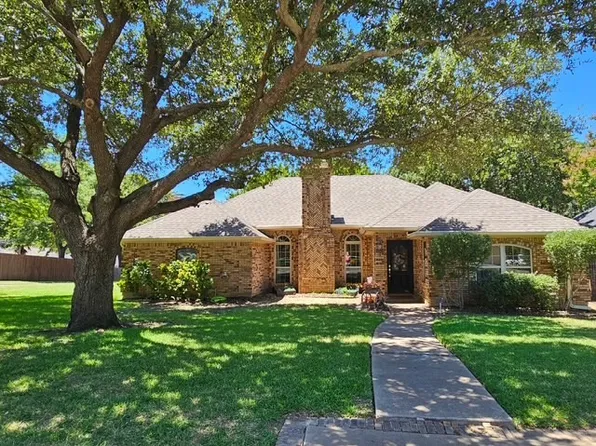 8001 Kendra Ln, North Richland Hills, TX 76182