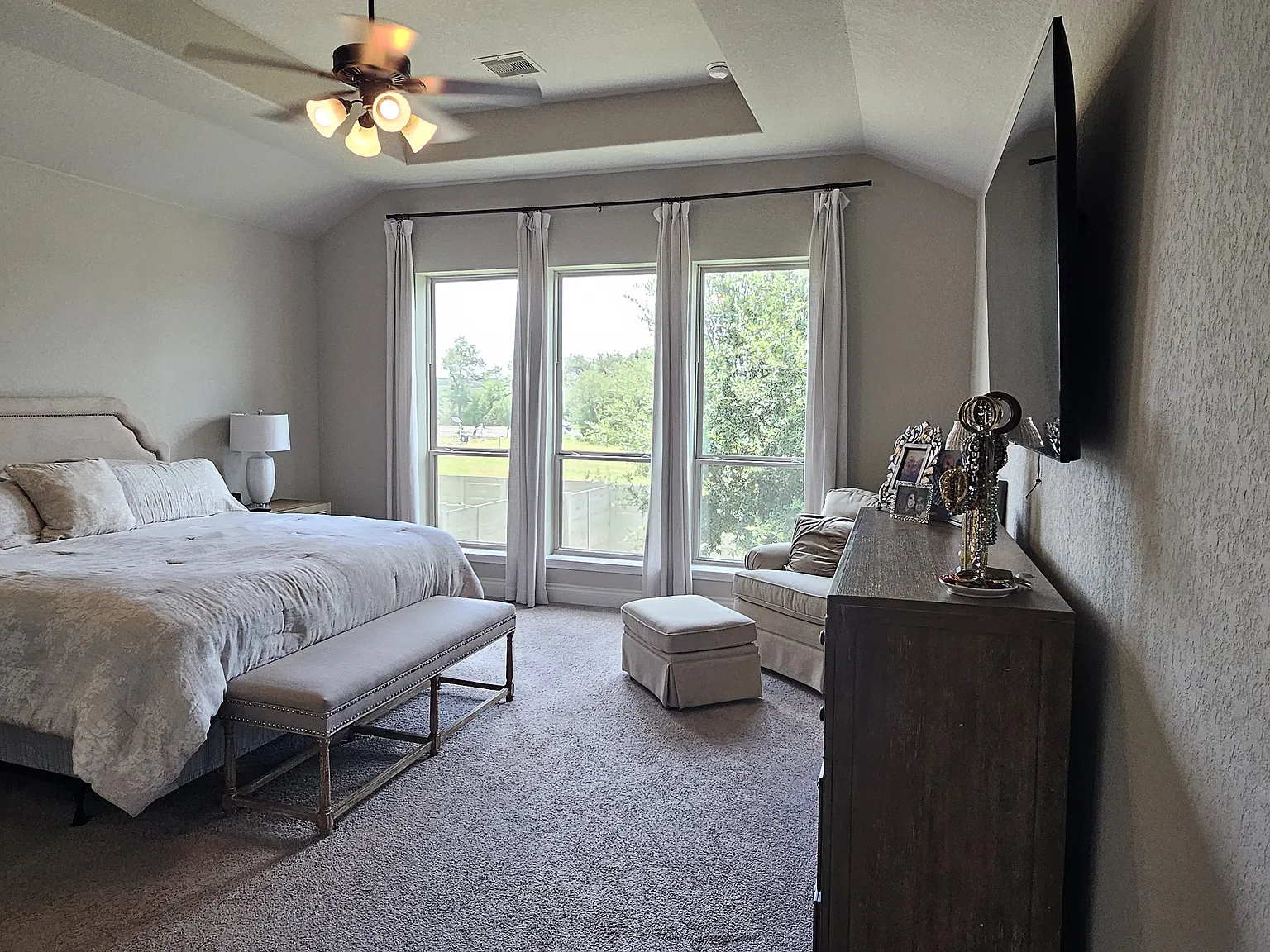 4 bed, 2738 sqft, $3,400 — Photo 3