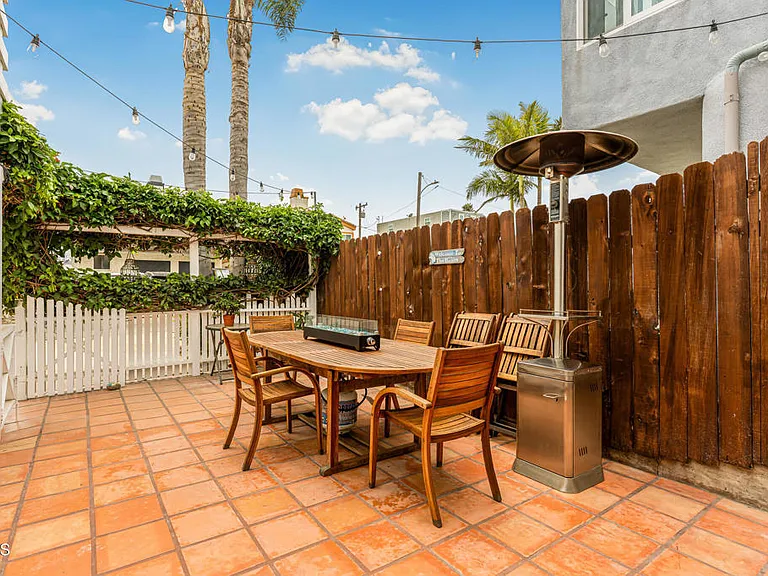 345 Hollywood Blvd — Photo 18