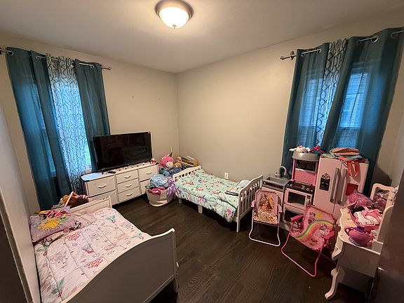 5th image of 6464 Weddel St