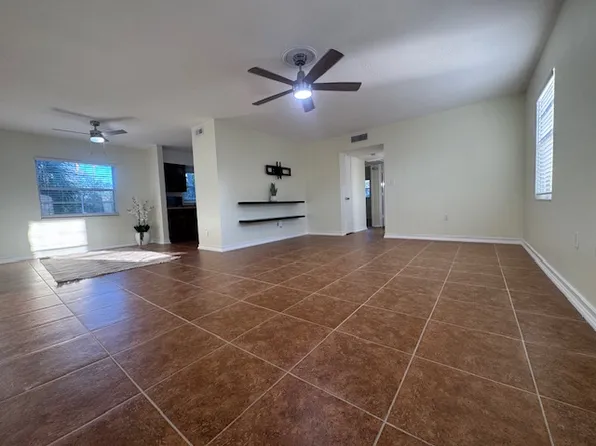 1190 Rue Des Chateaux Unit 2B, South Pasadena, FL 33707