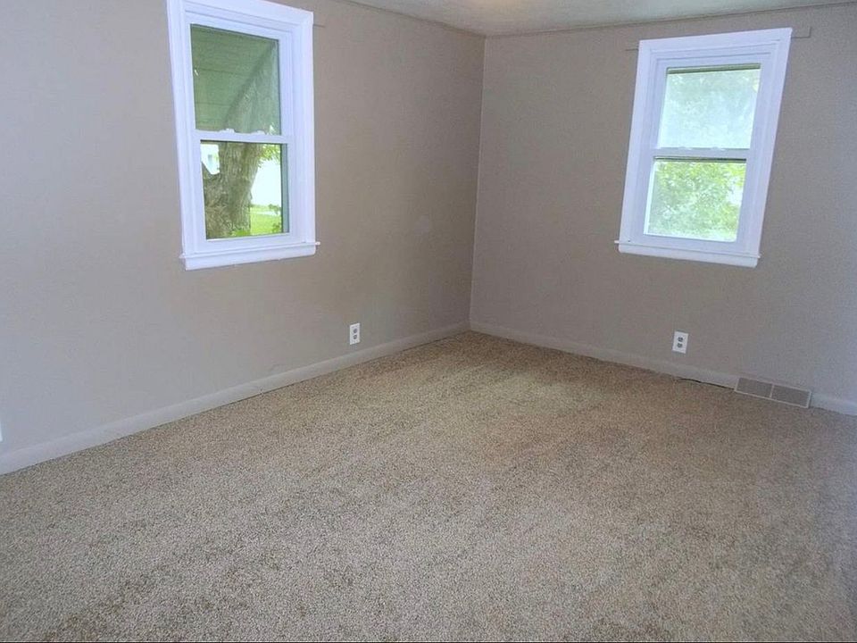 2nd image of 208 6th St SE