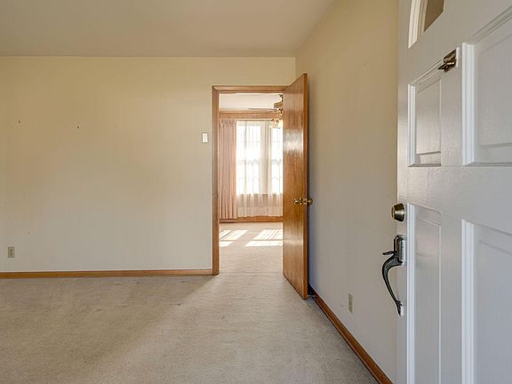 4th image of 140 Southridge Dr