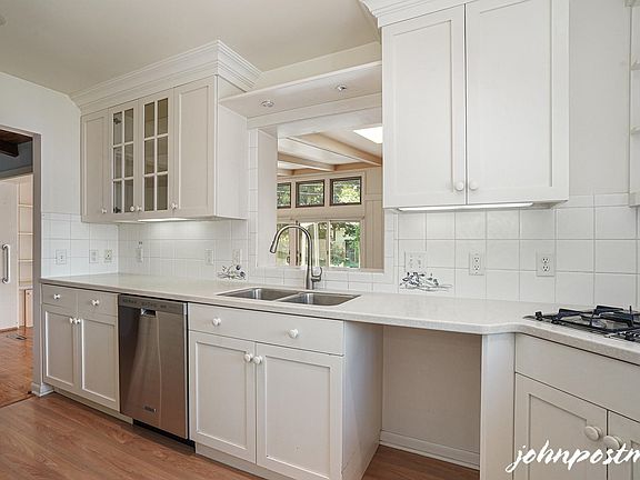 2nd image of 220 Russwood St NE