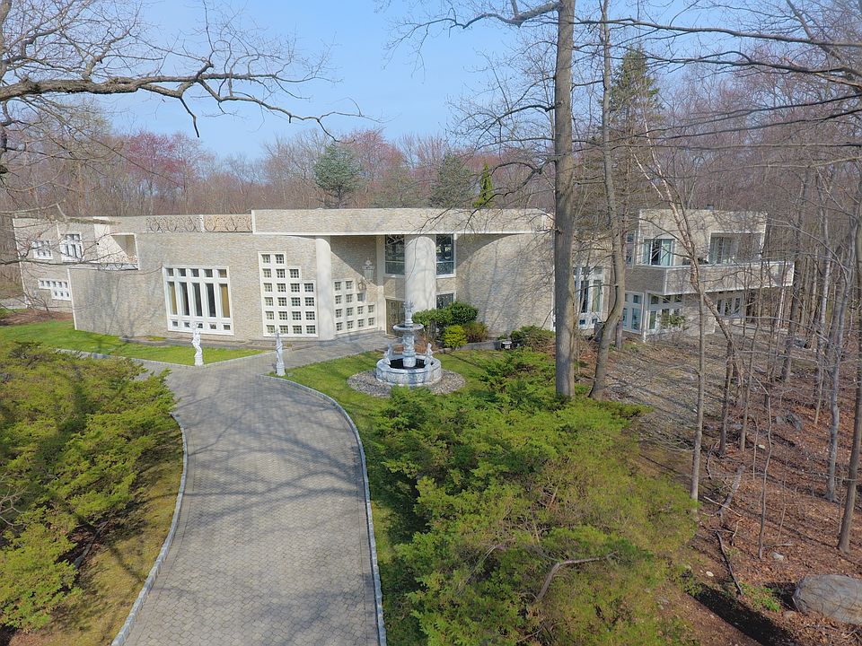 AN ARCHITECTURAL TREASURE !!