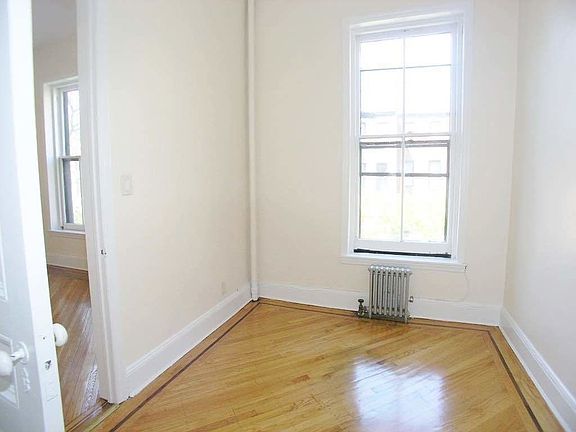 5th image of 879 Union St #2REAR