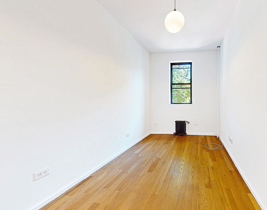 2nd image of 300 Lincoln Rd APT 2B