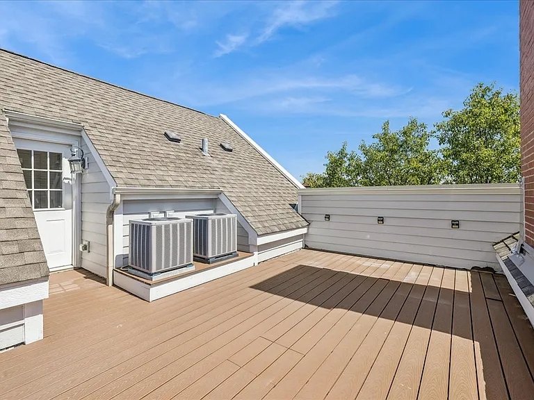 1863 Admiral Ct #1863 — Photo 33