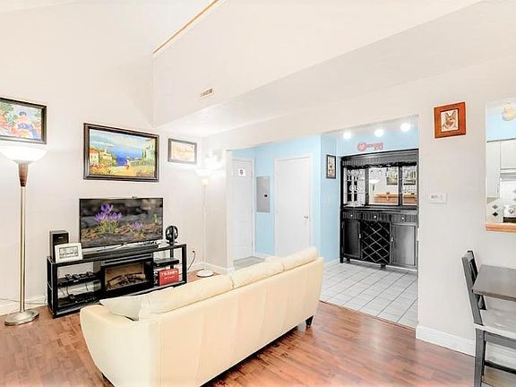 5th image of 197 Lake St Unit 15