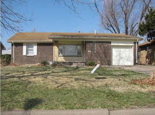 927 S Drury Ln, Wichita, KS 67207