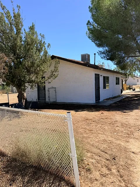 2 bed, 900 sqft, $1,750 — Photo 2