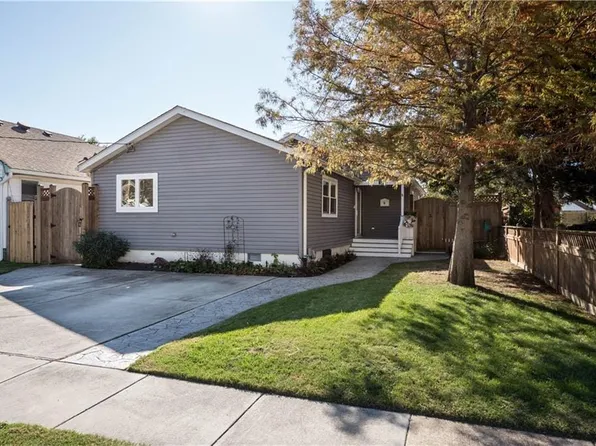 528 Pinewood Dr, Virginia Beach, VA 23451