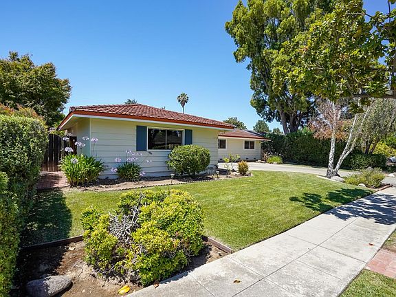 3rd image of 1533 Klamath Dr