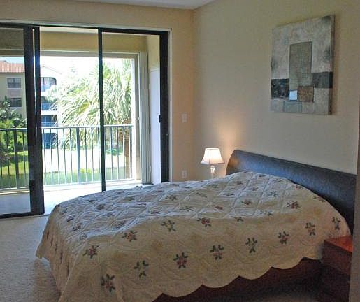 4th image of 800 Uno Lago Dr APT 303