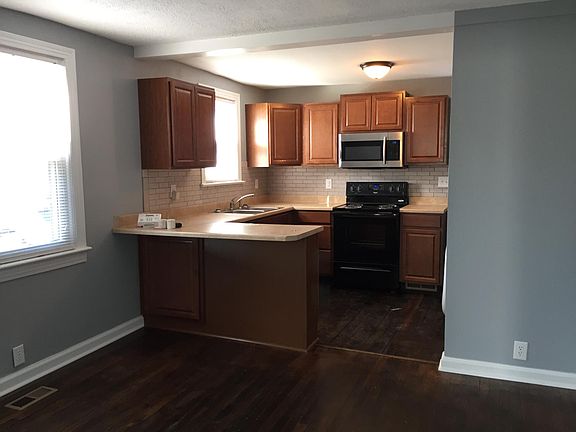 3rd image of 227 Capitol View Dr