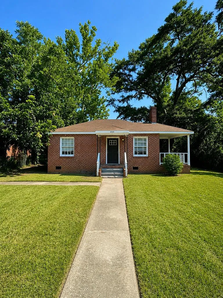 3 bed, 1.0 bath, 1158 sqft, $950 — Photo 1