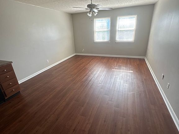 3rd image of 810-811 Howard Ave #810-4E