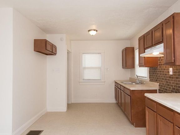 3rd image of 4255 Farnham Ave