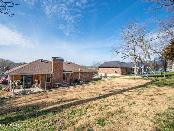 2nd image of 907 Cari Ann Dr