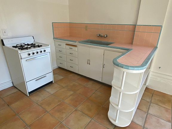 3rd image of 419 Lincoln St APT 4