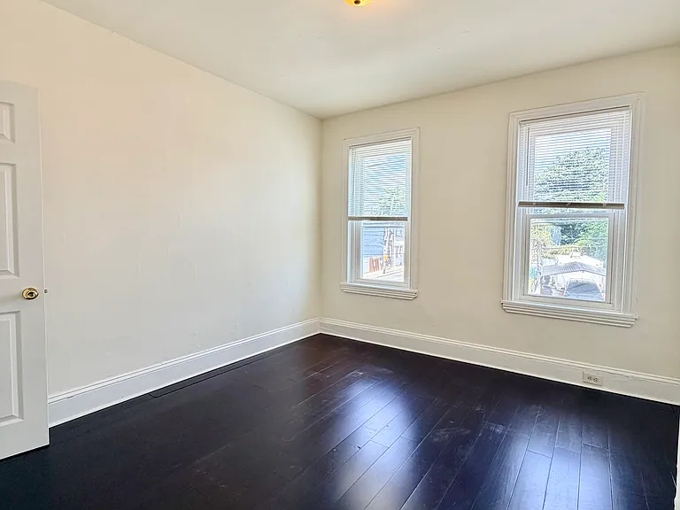 1844 Hart Ln — Photo 10