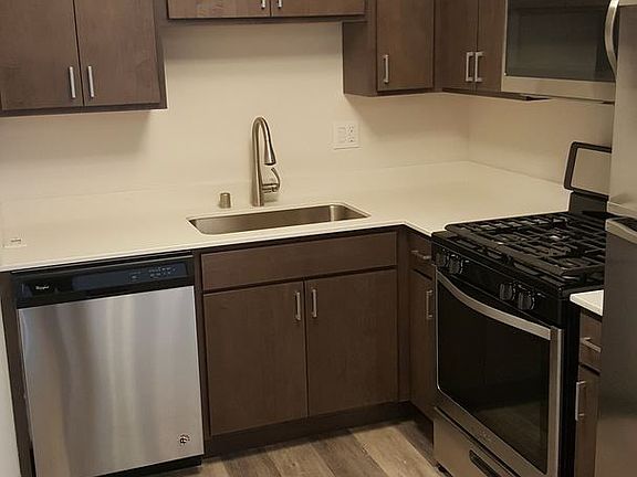 2nd image of 2867 S Kinnickinnic Ave APT 109