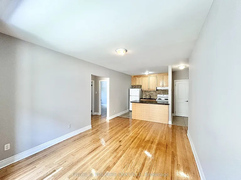 90 25th St #2 — Photo 4