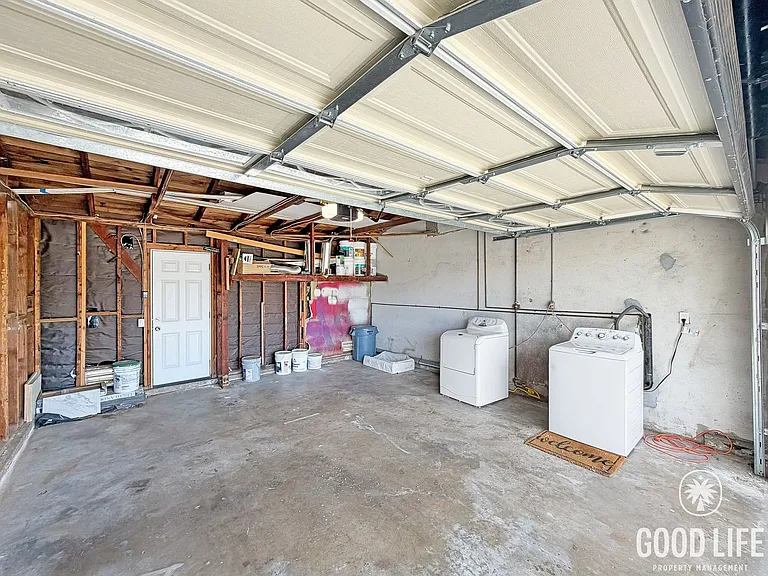 Charming 3B/2BA Home with Attached Garage, Large Yard and Modern Comforts in Quiet Baseball Field... — Photo 15