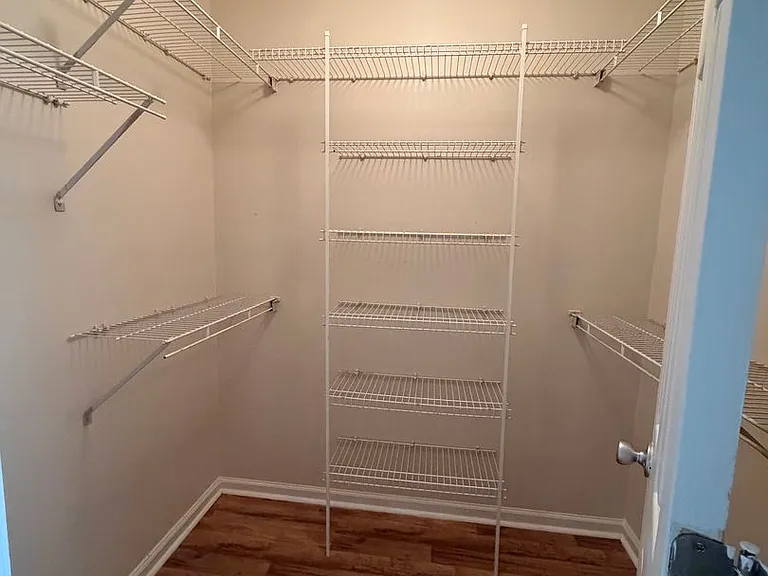 101 Talbot Ct — Photo 30