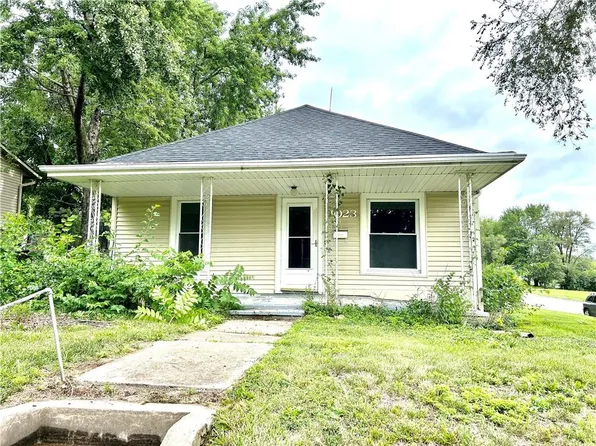 1023 E 3rd St, Maryville, MO 64468