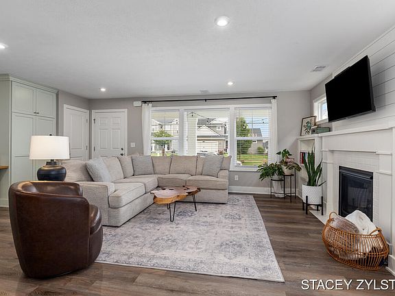 4th image of 7904 Greendale Dr