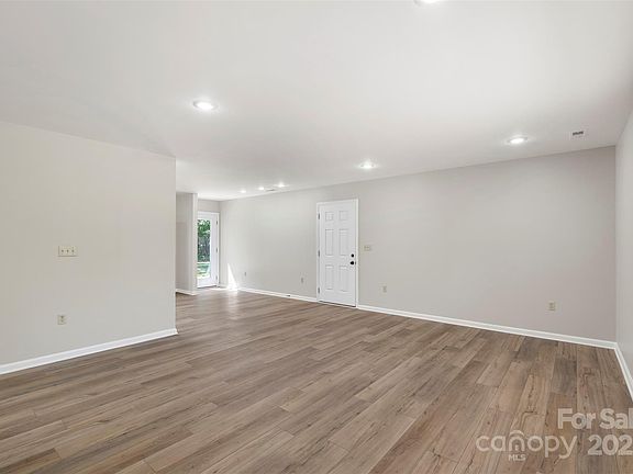 4th image of 7525 Cedarbrook Dr