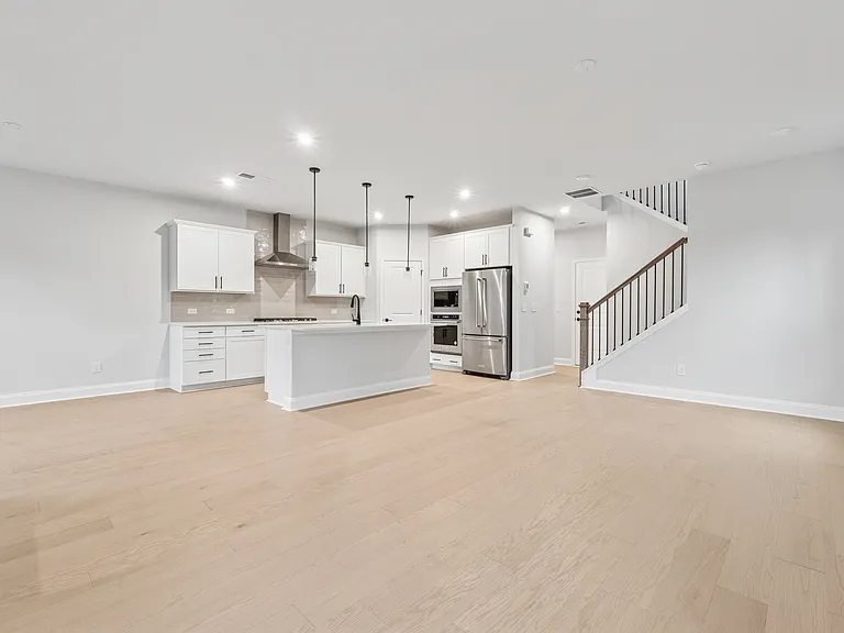 407 Renwood Trl — Photo 5