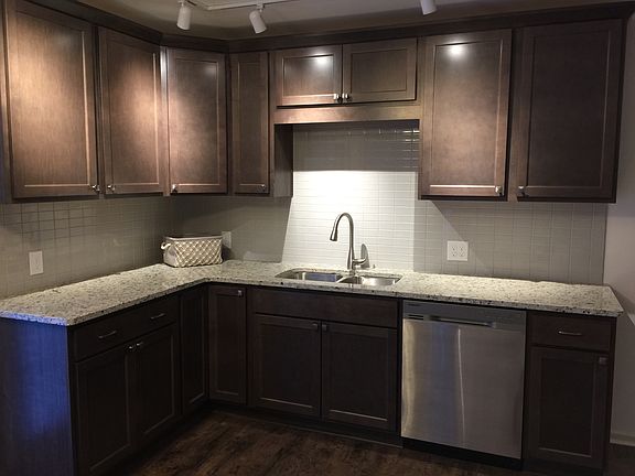 4th image of 605 N Sherman St