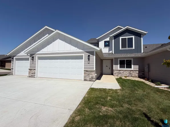7220 E Waters Edge Pl, Sioux Falls, SD 57110