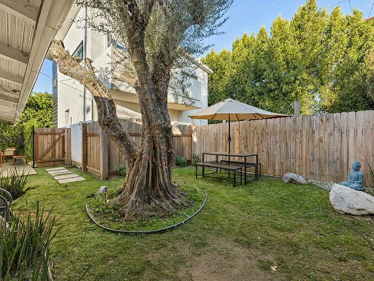 5700 Vanalden Ave — Photo 23