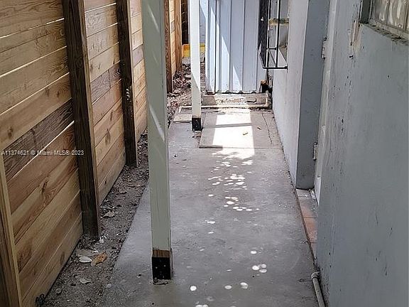 4th image of 1022 SW 9th Ave #2