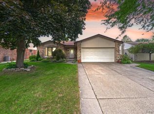 41415 Harvard Dr, Sterling Heights, MI