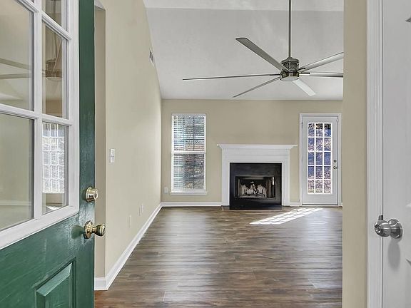 2nd image of 40 Elisabeth Way