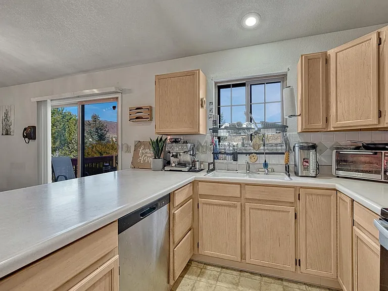 1524 Shane Cir — Photo 8