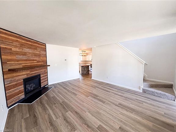 3rd image of 207 Calla Lilly Ln