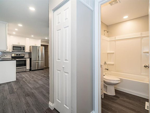 5th image of 1300 Estes Dr