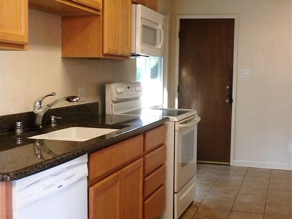 3rd image of 131 Madison Ave