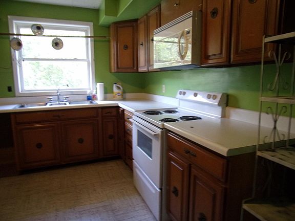 4th image of 410 Ivy St