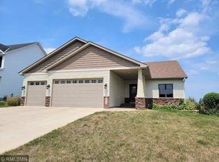 1054 Danube Ave, Shakopee, MN 55379