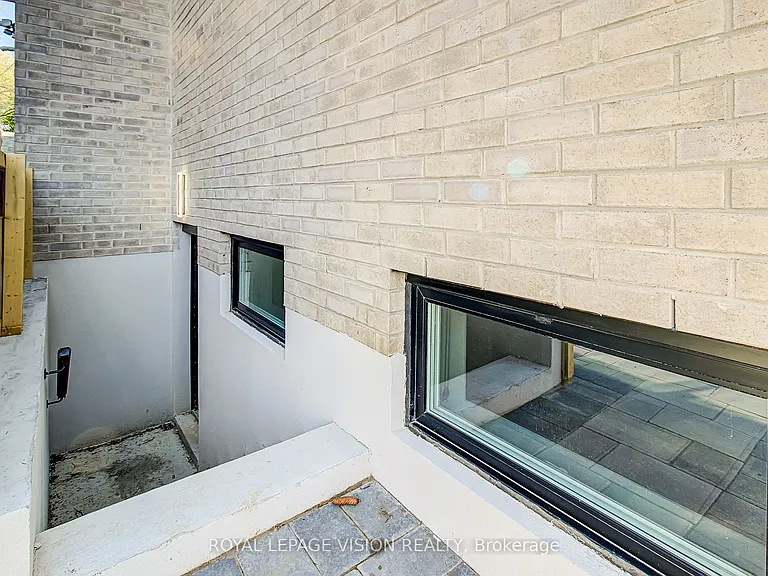 22 Anson Ave — Photo 3