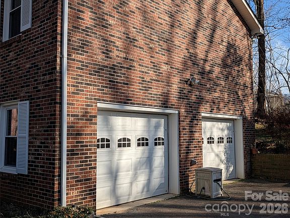 4th image of 3065 Woodstream Dr