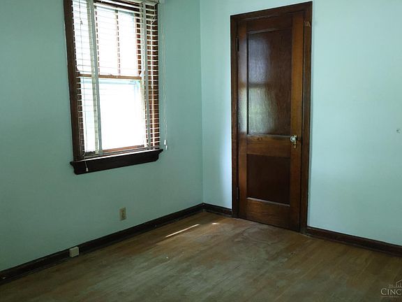 3rd image of 1916 Waltham Ave